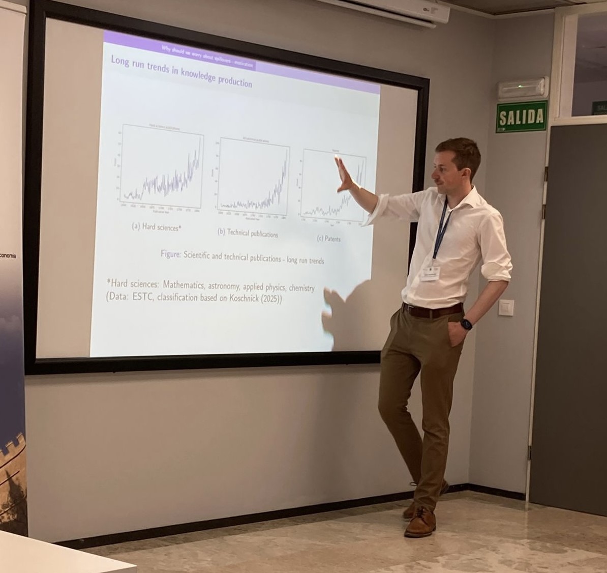 Julius Koschnick at the Workshop on Technology and Long-Term Development at the University of Valencia